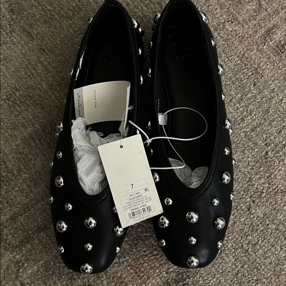 Black Studded Women's Flats- 7 - NWT - Picture 6 of 6
